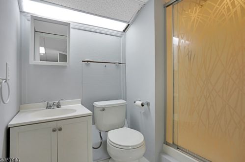 10 Olive Ct, Flemington NJ  08822-3037 exterior