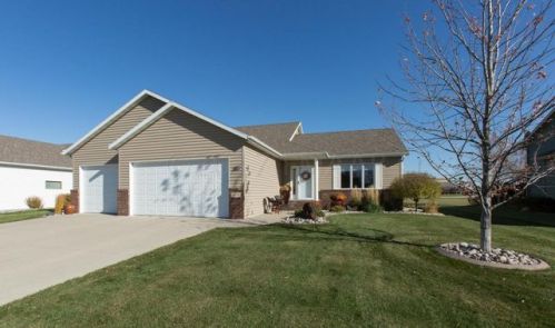 4010 10th St, Moorhead, MN 56560-7446
