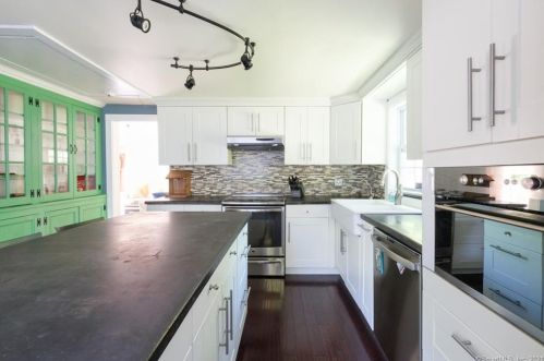 83 Maltbie Ave, Stamford CT  06902-1109 exterior