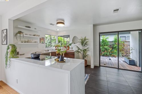 13050 Brookpark Rd, Oakland CA  94619-3504 exterior