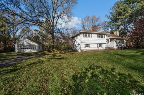 16 Ground Pine Ct, Huntington Station, NY 11746-5752