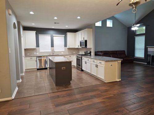 9719 Clanton Pines Dr, Humble, TX 77396-4305