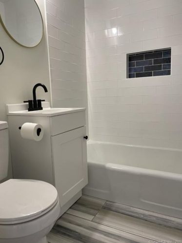 11 Bristol Rd, Windsor Locks CT  06096-2009 exterior