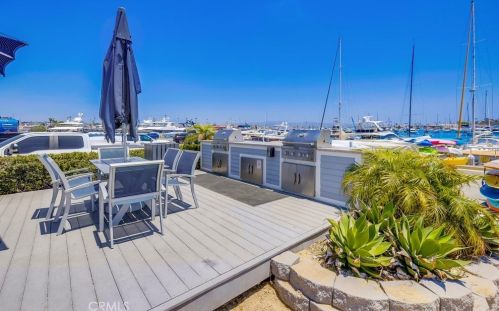 24 Bolivar St, Newport Beach CA  92663-4420 exterior