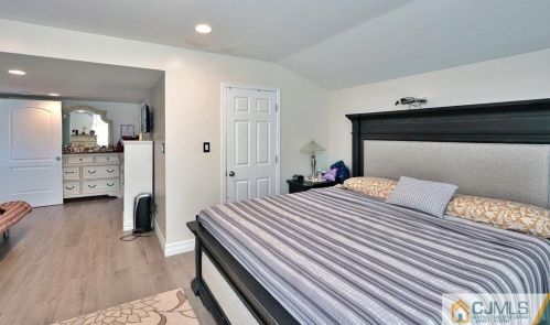 16 Dayton Cres, Bernardsville NJ  07924-2704 exterior