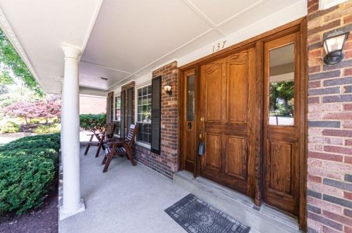 137 Penhurst Dr, Pittsburgh, PA 15235-5318