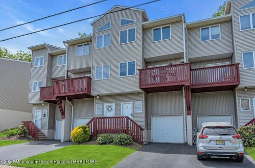 255 Shore Dr, Monmouth Hills, NJ 07732-1568