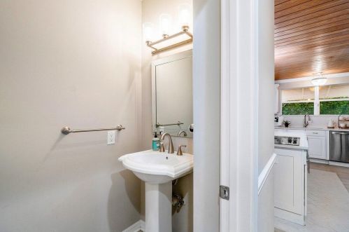 6260 Ocean Blvd, Boynton Beach FL  33435-5212 exterior