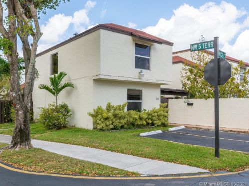 642 102nd Ct, Miami, FL 33172-4052