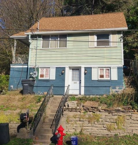 1005 8th St, Ambridge, PA 15003-1772