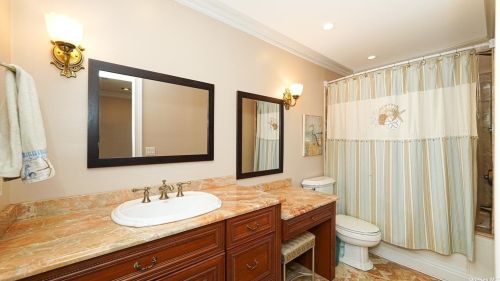 255 Maple St, Islip Manor NY  11751-4801 exterior