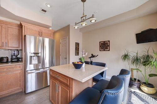 558 Beach 69th St, Far Rockaway, NY 11692-1321