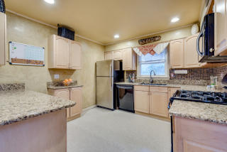 22 Elm St, Parsippany, NJ 07834-2802
