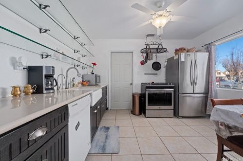 44327 Heaton Ave, Lancaster CA 93534-4337 exterior