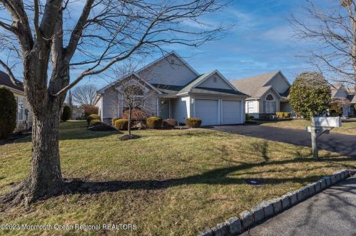 89 Foxwood Rd, Lakewood, NJ 08701-5730