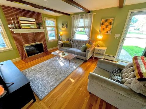 31 Crest Ave, Lincoln RI  02865-3024 exterior