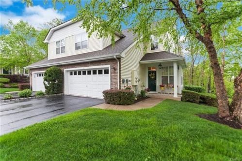 10 Par Ct, Middletown, NY 10940-2671