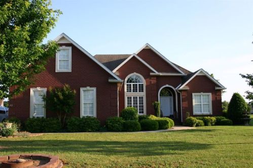 402 Apple Blossom Trl, Shelbyville, TN 37160-8302
