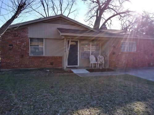 1008 Laguna Dr, Denton, TX 76209-8717