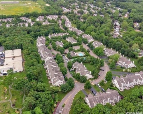 100 Manitou Trl, San Remo NY  11754-4551 exterior