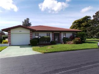 6101 Vivienda Dr, Bradenton, FL 34207-4360