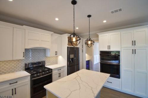 31 Lupine Way, Clark NJ  07066-1822 exterior