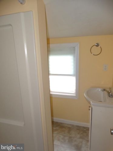 834 Hughes Dr, Trenton NJ  08690-1208 exterior