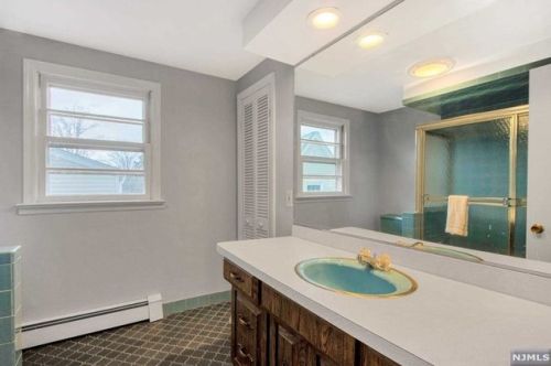 491 James St, N Milford NJ  07646-1023 exterior