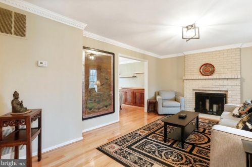 5550 Wide Oak Ct, Woodbridge VA  22192-6036 exterior