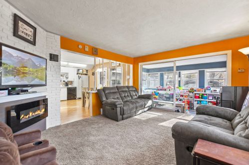 4 Markar St, Nashua NH  03060-3643 exterior