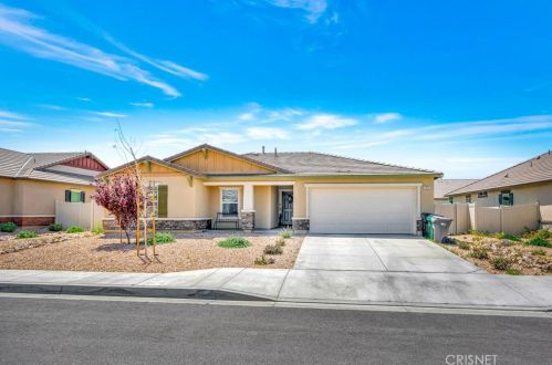 2036 Lingard St, Lancaster, CA 93535-6512