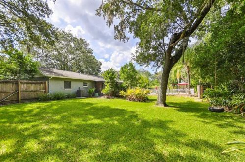 820 Crenshaw Lake Rd, Lutz FL  33548-8129 exterior