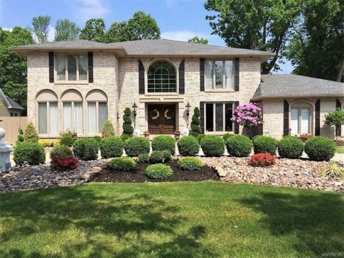 125 Crestwood Ln, Buffalo NY  14221-1462 exterior