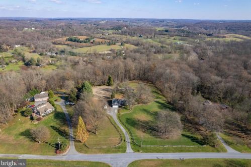 1064 Glen Hall Rd, Kennett Sq, PA 19348-1017