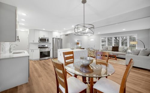 508 Hickory Ln, Hammond, IN 46321-2409