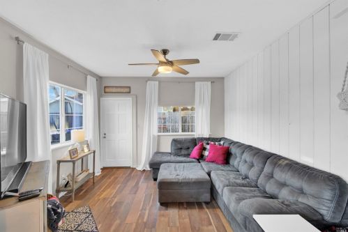 205 Kendal St, Vacaville CA 95688-3827 exterior