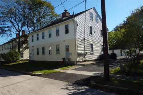 14 Lonsdale School St, Lincoln RI  02865-1714 exterior