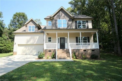 2428 Hunters Ln, Kernersville, NC 27284-8025