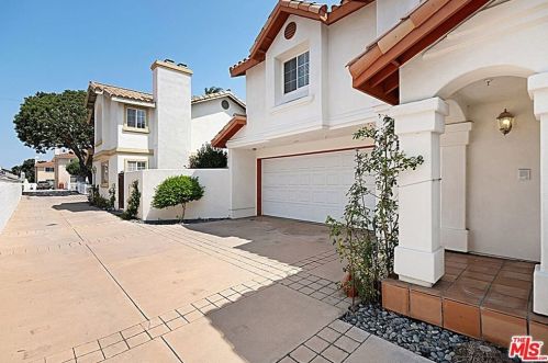 2222 Nelson Ave, Redondo Beach CA  90278-2410 exterior
