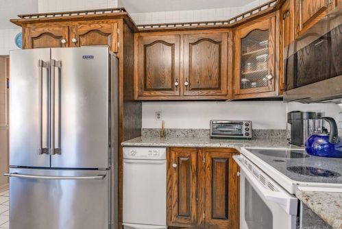 155 Greenbriar Rd, Meriden CT 06450-6810 exterior