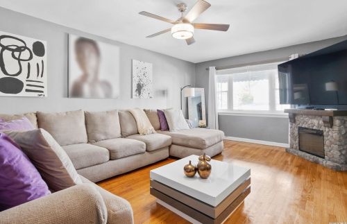 840 223rd St, Bronx, NY 10466-4402