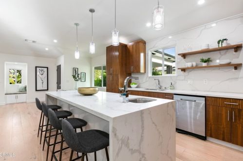 5301 Norwich Ave, Van Nuys CA 91411-3634 exterior