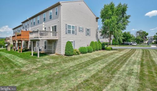 440 Waterleaf Ct, Navy Sup Dpt PA  17050-2489 exterior