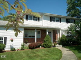 40 High Ridge Rd, Brookfield Center, CT 06804-3518