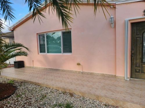 625 8th Ln, Hialeah, FL 33010-4623
