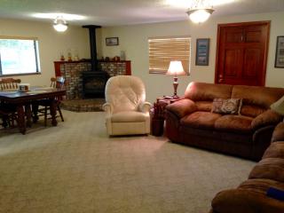 1305 Adams Ave, Toppenish WA  98948-1057 exterior