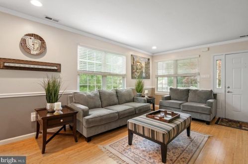 11 Cottonwood Dr, Southampton PA 18966-2831 exterior