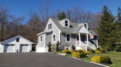 891 High Mountain Rd, Paterson, NJ 07508-2913