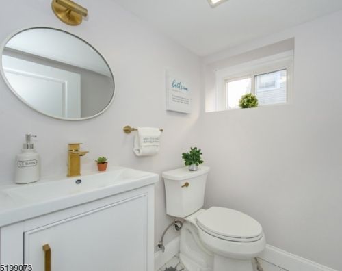 756 Drake Ave, Roselle NJ  07203-2218 exterior