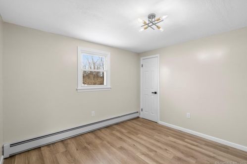 379 Mountain Rd, Hartford CT  06107-1028 exterior